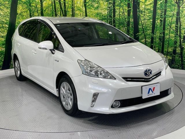 TOYOTA PRIUS Alpha 2014
