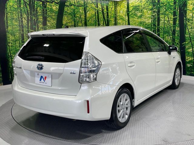 TOYOTA PRIUS Alpha 2014