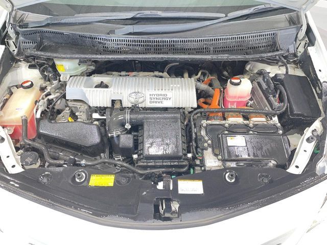 TOYOTA PRIUS Alpha 2014