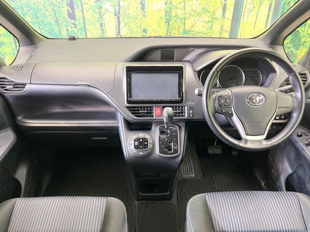 TOYOTA NOAH 2015