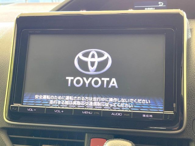 TOYOTA NOAH 2015