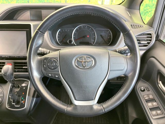 TOYOTA NOAH 2015