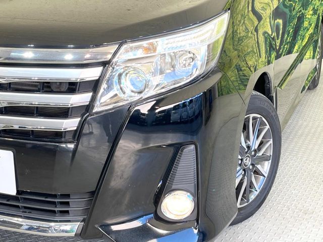 TOYOTA NOAH 2015