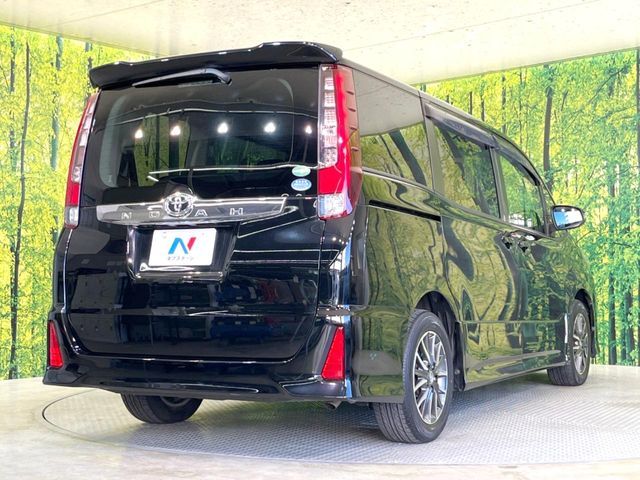 TOYOTA NOAH 2015