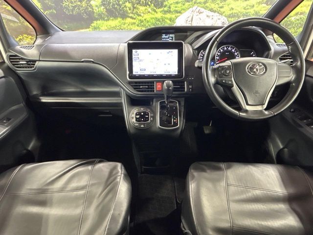 TOYOTA VOXY 2014