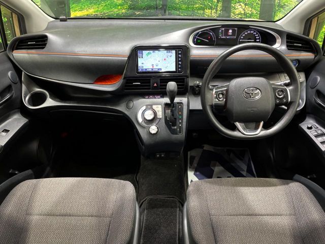 TOYOTA SIENTA HYBRID 2019