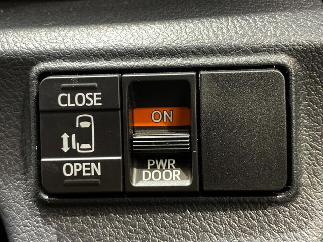 TOYOTA SIENTA HYBRID 2019