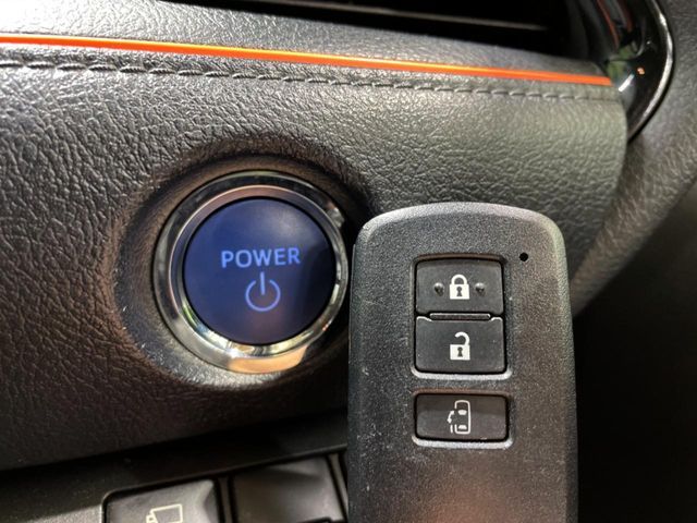 TOYOTA SIENTA HYBRID 2019