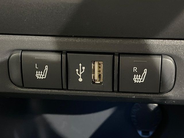 TOYOTA YARIS HYBRID 2021