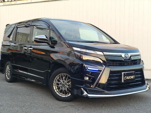 TOYOTA VOXY HYBRID 2021 