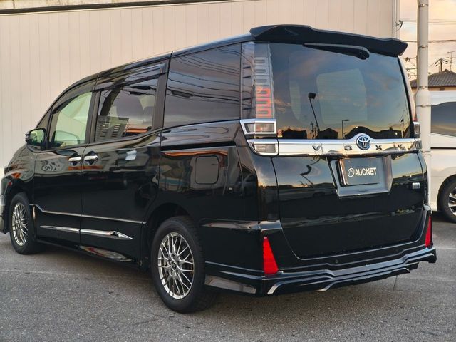 TOYOTA VOXY HYBRID 2021