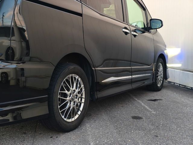 TOYOTA VOXY HYBRID 2021