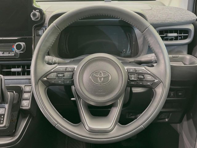 TOYOTA SIENTA HYBRID 2022