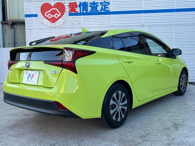 TOYOTA PRIUS 2019