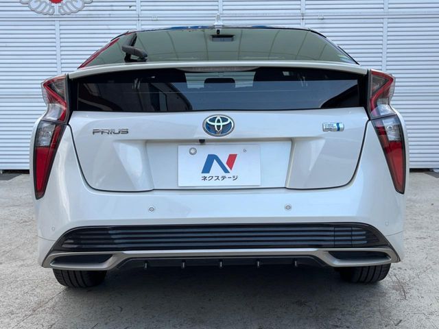 TOYOTA PRIUS 2018