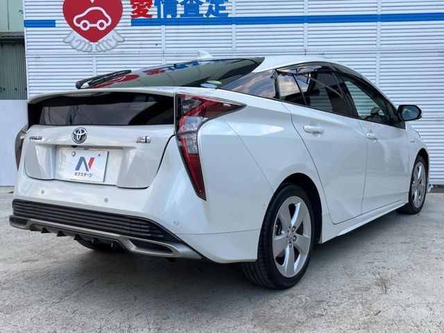 TOYOTA PRIUS 2018