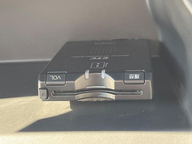 TOYOTA Isis 4WD 2005