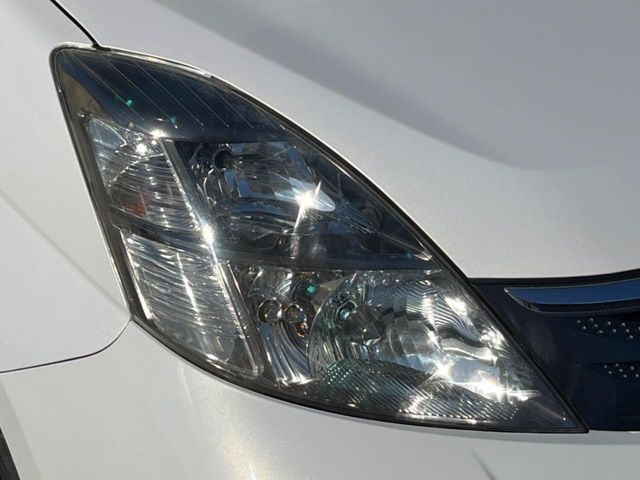 TOYOTA Isis 4WD 2005