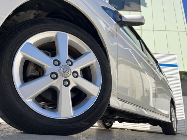 TOYOTA Isis 4WD 2005