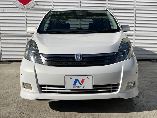 TOYOTA Isis 4WD 2005