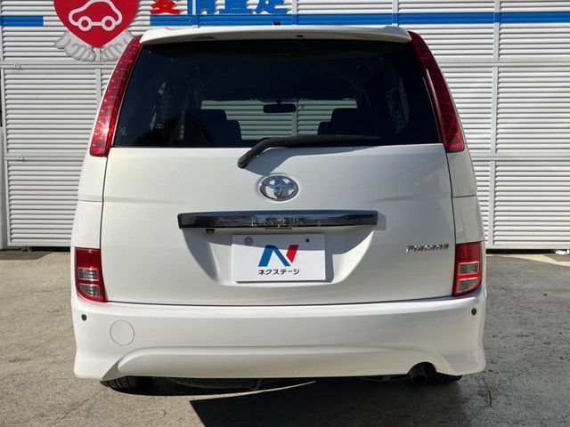 TOYOTA Isis 4WD 2005