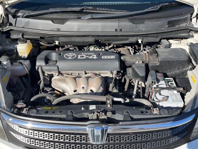 TOYOTA Isis 4WD 2005