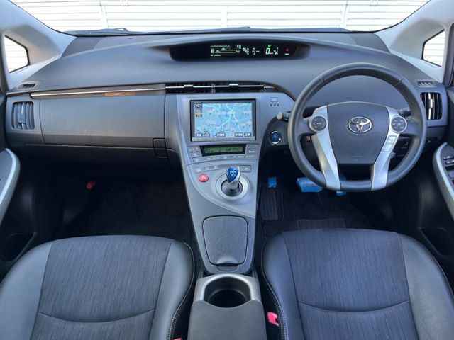 TOYOTA PRIUS 2013