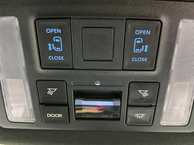 TOYOTA VOXY 4WD 2023