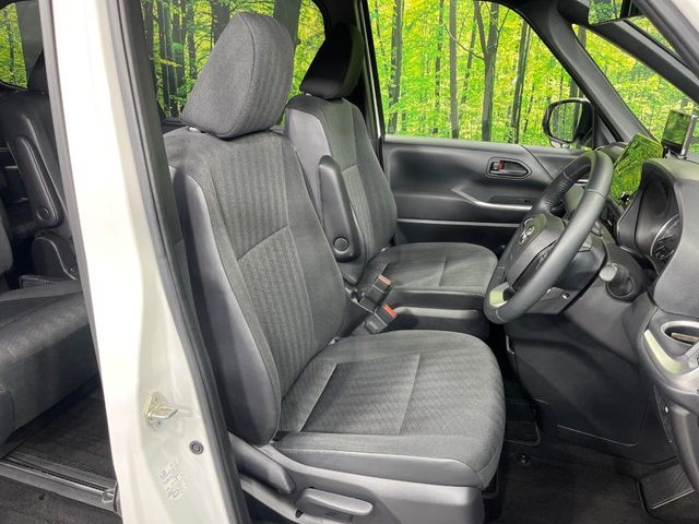 TOYOTA VOXY 4WD 2023