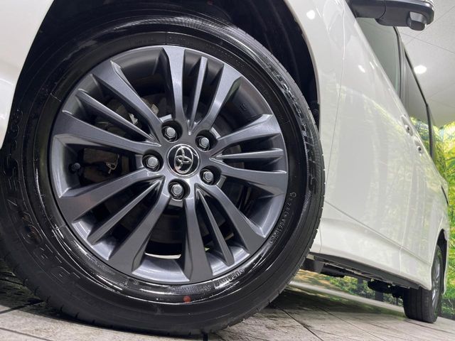 TOYOTA VOXY 4WD 2023