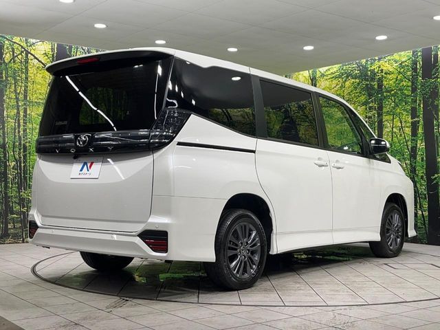 TOYOTA VOXY 4WD 2023