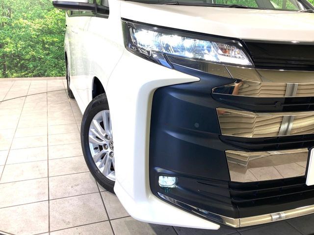 TOYOTA NOAH 2022
