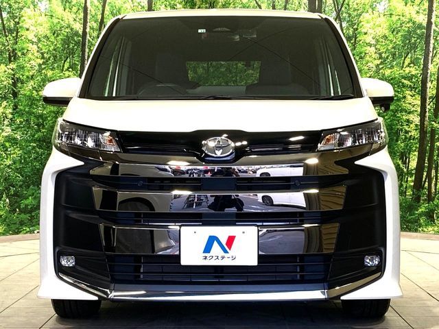 TOYOTA NOAH 2022