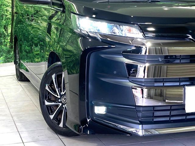 TOYOTA NOAH 2023