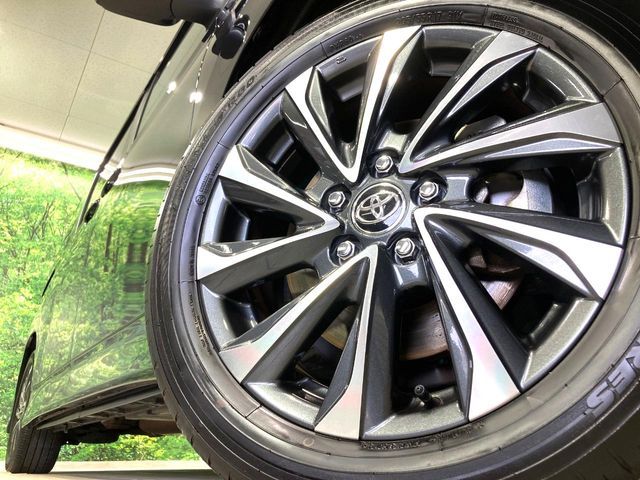 TOYOTA VOXY HYBRID 2023