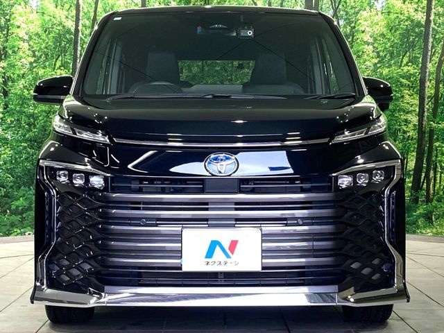 TOYOTA VOXY HYBRID 2023