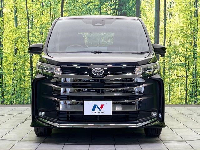 TOYOTA NOAH 2024