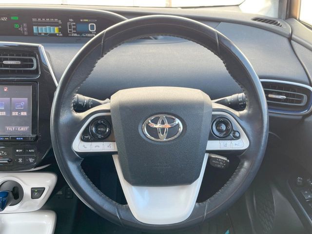 TOYOTA PRIUS 2016