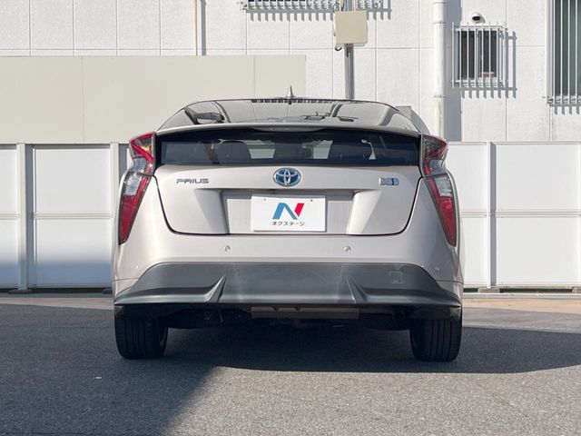 TOYOTA PRIUS 2016