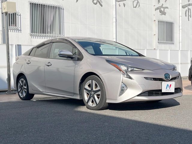 TOYOTA PRIUS 2016