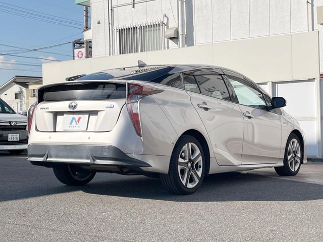 TOYOTA PRIUS 2016