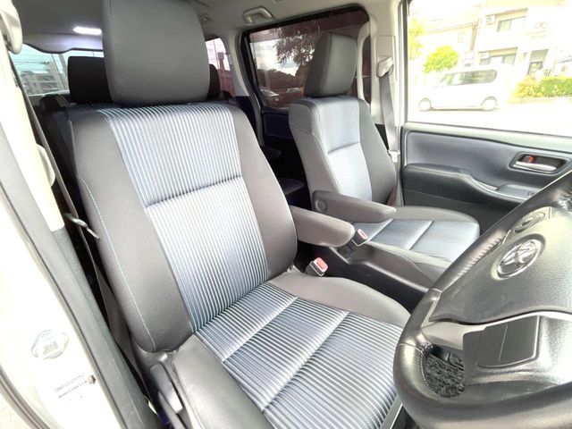 TOYOTA NOAH 2014