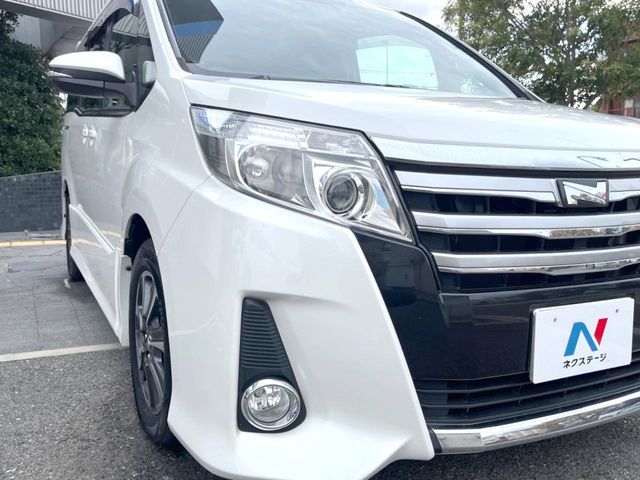 TOYOTA NOAH 2014