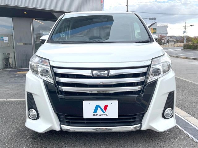 TOYOTA NOAH 2014