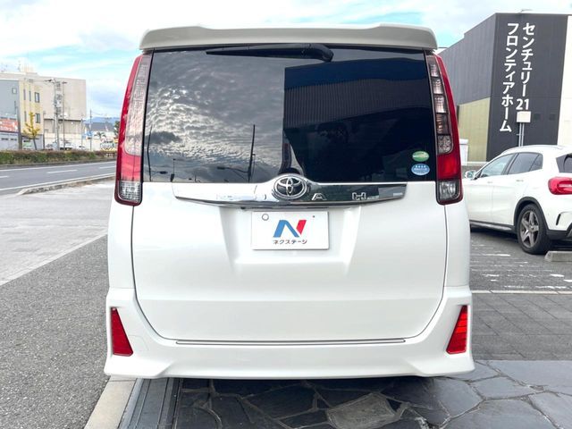 TOYOTA NOAH 2014