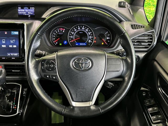 TOYOTA NOAH 2018