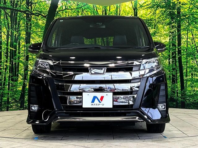 TOYOTA NOAH 2018