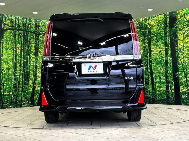 TOYOTA NOAH 2018