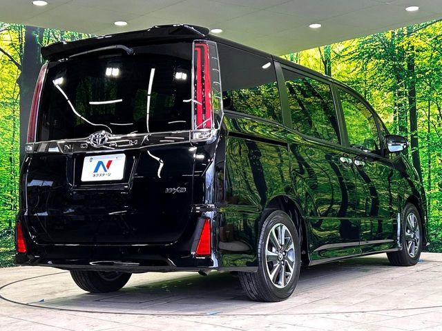 TOYOTA NOAH 2018