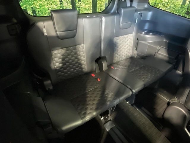 TOYOTA VOXY HYBRID 2022